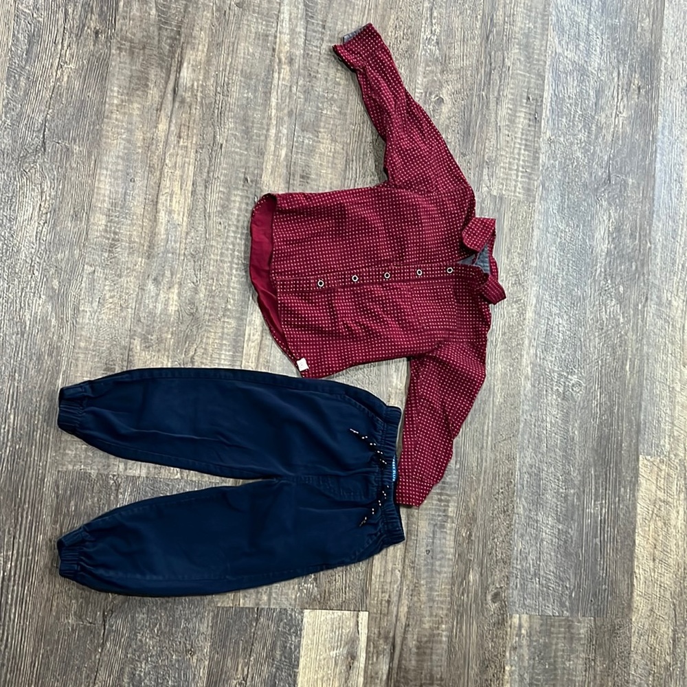 Size 4T boys outfit.